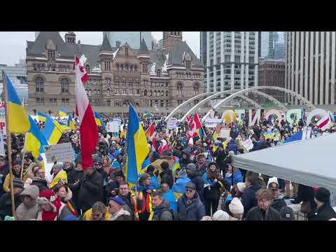 Toronto crowd rallies in solidarity with Ukraine