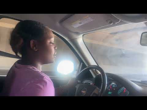 Muchomante arongeye akojeje agati mu ntozi ati babakobwa batanu bafite ibyo bacuruza byihariye.