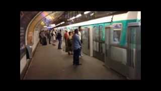 preview picture of video 'Métro de Paris arriving and leaving at station Place de Clichy'