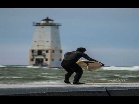 Lake Michigan waves and wind hamper Lake Shore Drive traffic