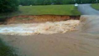 preview picture of video 'Springbrook Lake Estates Levee breaching - Jackson, TN'
