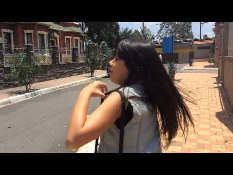 Unpublished, actress Cinthia Cruz shows the scenic city of the novel Chiquititas in Sbt.