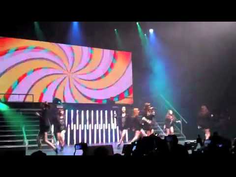 [FANCAM] G.NA performing Black & White [United Cube In London 051211]