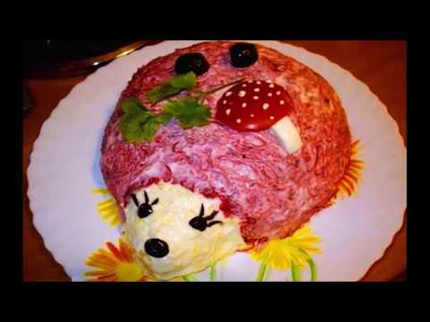 Новогодний стол. Праздничное оформление салата"Селедка под шубой"