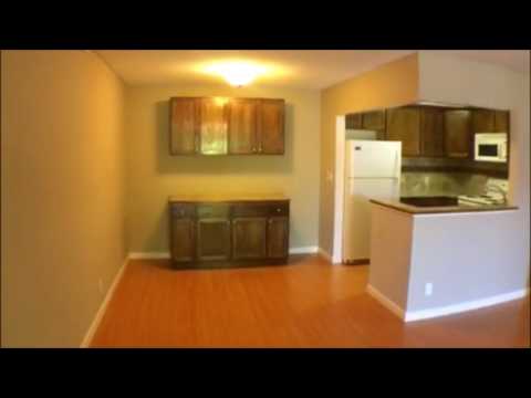 Beautiful Spacious 2 Beds + 2 Bath Condo with Pool in Valley Village !