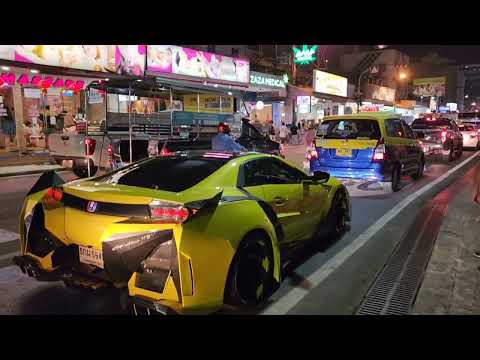 Walk around at Pattaya Beach