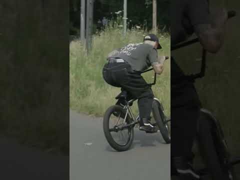 SMITH GRIND 180 HALF CAB 360 WHIP #shorts