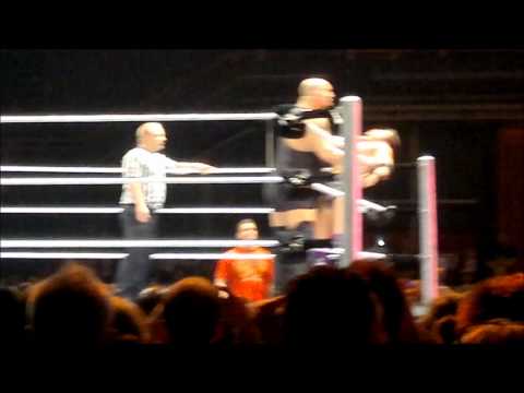 Big Show vs The Miz - WWE Raw 2010 Genève