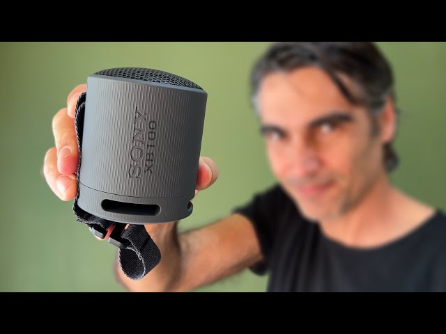 Vídeo relacionado con Sony Altavoz Bluetooth SRS-XB100, Ligero, Compacto, Altavoz Resistente al Agua y al Polvo IP67, hasta 16 h de batería, Correa Adaptable, Negro