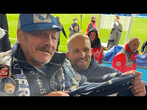 Retired gas station attendant receives jersey from Hofmann