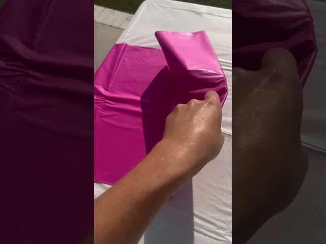 Vídeo relacionado con Creative Converting Plastic Stay Put Banquet Table Cover, 29 by 72-Inch, Royal Blue