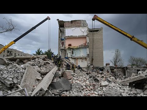 Ουκρανία: Ρωσικό χτύπημα σε πολυκατοικία – Νεκροί και εγκλωβισμένοι άμαχοι