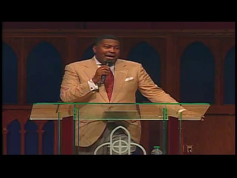 Dr. E. Dewey Smith singing The Lord is Blessing Me