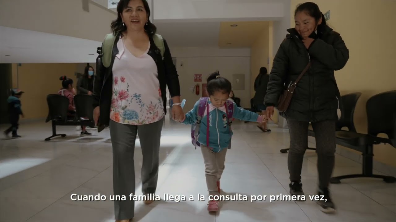 Elsa sana las fisuras labio palatinas, sanando a las familias