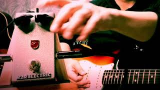 Video thumbnail for R2R Electric Treble Booster - Sound Check & Review 【魔法の箱研究所】 by 魔法の箱研究所 - Stompbox Review Channel -