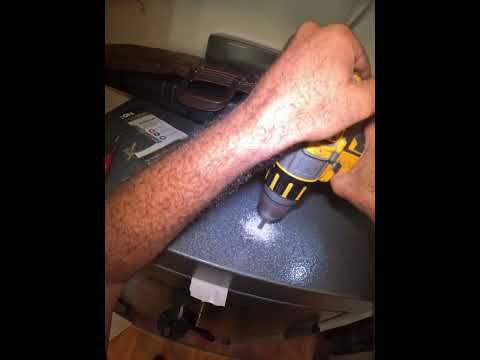 Aufbohren des Stock-on-Waffenschranks.