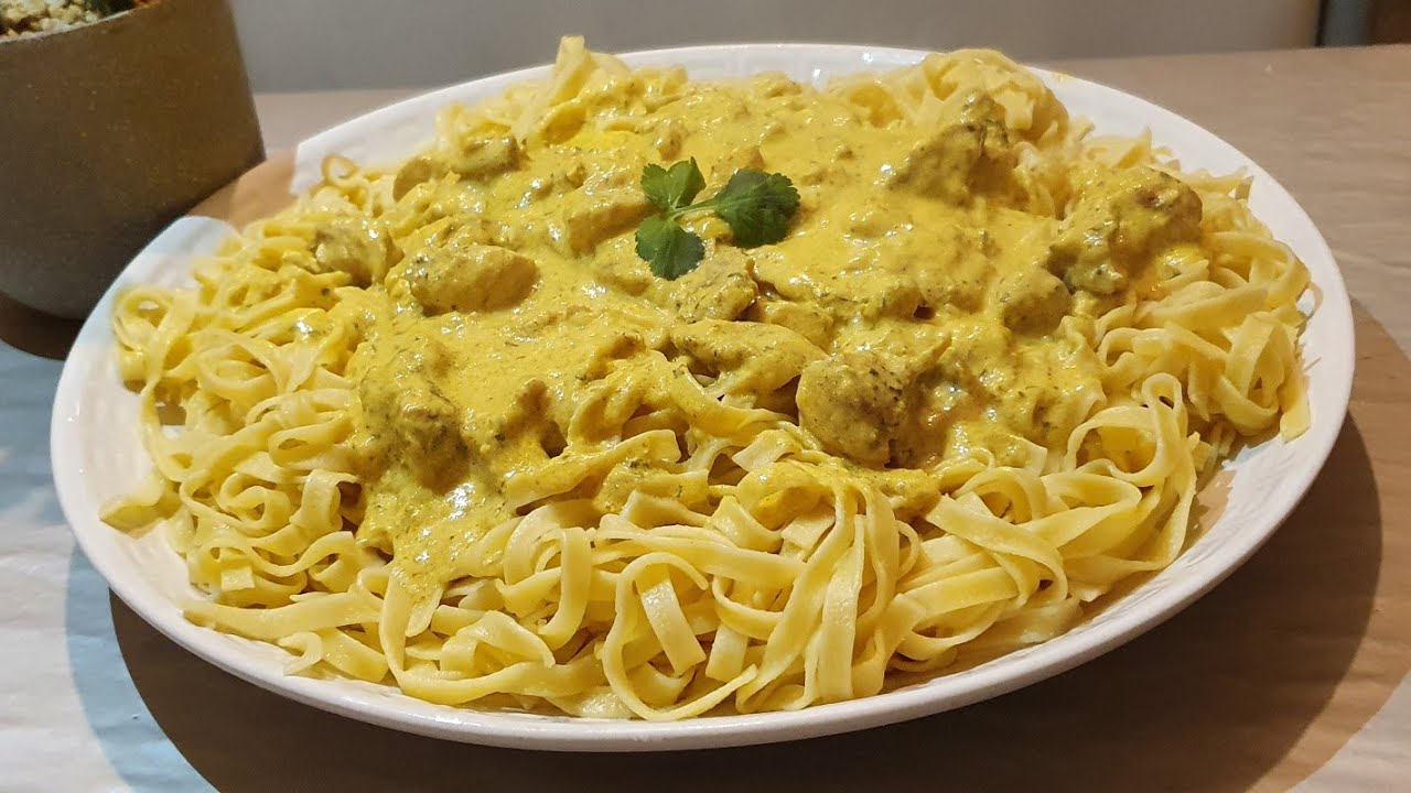 Tagliatelles au poulet curry et crème coco