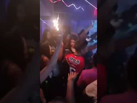 Jujuy: encienden bengalas dentro de un boliche de Monterrico