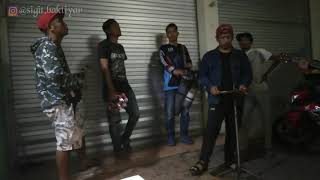 Download lagu Mundur Alon-Alon - Pengamen Jalanan Kreatif Malang- mp3