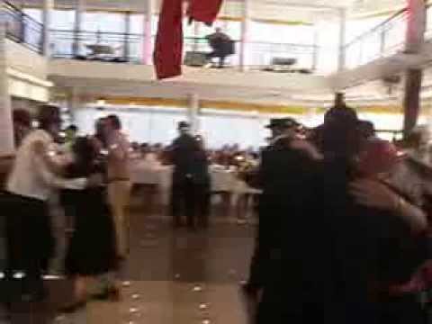 " LA RUBIA MIRELLA BAILANDO "