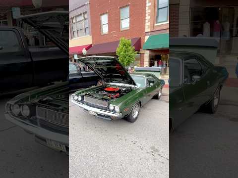1970 Dodge Challenger Hemi RT R/T 70 426 4 speed 1971 Cuda Plymouth Barracuda Mopar Roadrunner 440