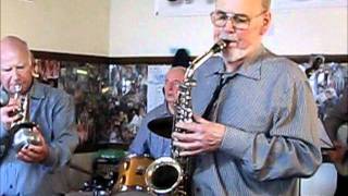 preview picture of video 'Dene River Jazzmen play Jambalaya.'