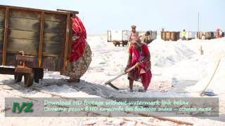 preview picture of video 'Indian women mining and hauling salt at a saline on lake in Sambhar'