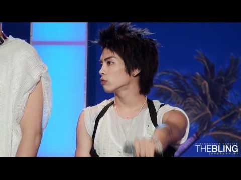 100808 Jonghyun's cute smile & Kiss ^0^ @ Youngkwang Beach concert