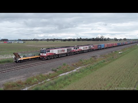 7922V SCT / SBR Dooen Container Train Crosses Grain Train (3/11/2022) - PoathTV Railways