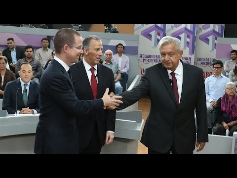 AMLO le pide permiso a Ricardo Anaya para tomarse una caguama