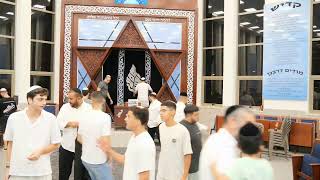 הרב אייל עמרמי - איך אפשר לשמוח עם הרע הזה? | מוצ"ש אמונה (הרב אייל עמרמי) - התמונה מוצגת ישירות מתוך אתר האינטרנט יוטיוב. זכויות היוצרים בתמונה שייכות ליוצרה. קישור קרדיט למקור התוכן נמצא בתוך דף הסרטון