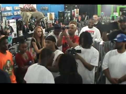 Bezzie Owens vs Lil B