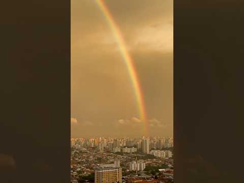 Super arco-íris, 07/04/2026. Amanhecer na cidade de São Paulo.