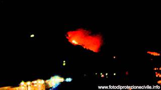 preview picture of video 'Incendio montagna sul tratto autostradale Salerno - Vietri sul Mare'