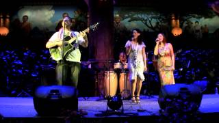 Rob Ruha with Maisey Rika and Ria Hall, Polynesian Cultural Center 2012