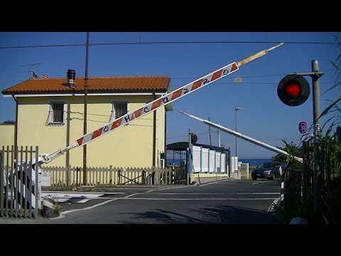 Spoorwegovergang Albenga (I) // Railroad crossing // Passaggio a livello