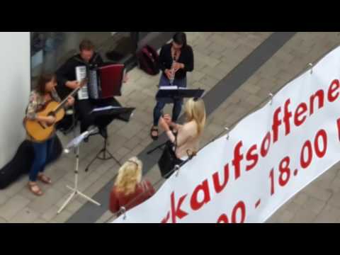 Street Music on Bäckerstraße in Minden, Germany