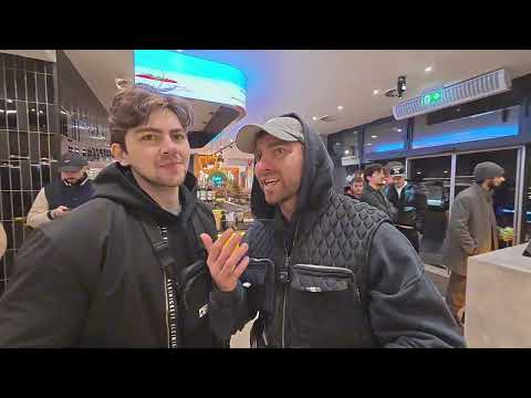 ABUGULLO shows MOIS the best SHAWARMA in VIENNA