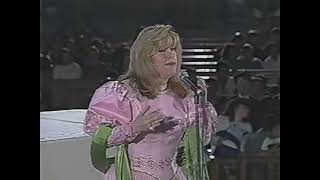 YOLANDA DEL RIO LE CANTA A LA VIRGEN DE GUADALUPE