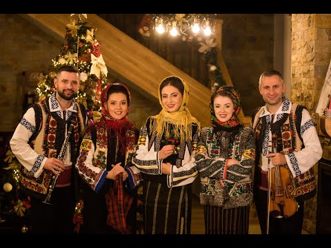 Fetele din Botoșani ❌ Frații Gherghelaș - Primește-ne, gazdă, în casă! (COLIND)