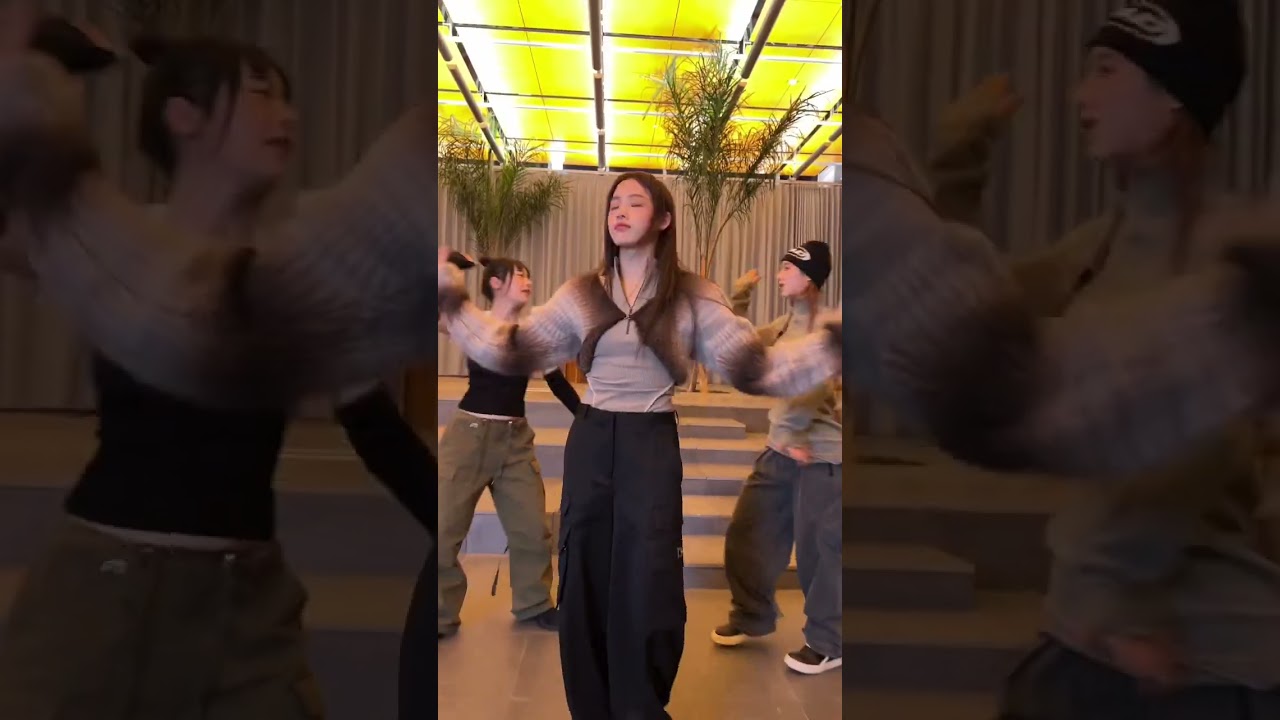 Unnies vs Maknaes 🐇 #NewJeans #뉴진스 #NewJeans_OMG #NewJeans_Ditto#Year_of_NewJeans