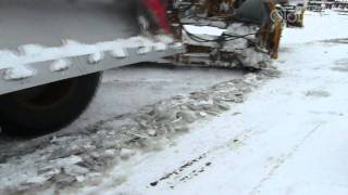 Работа зубчатого ножа на грейдере, вскрытие наста в зимних условиях