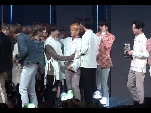 Wanna One and Stray Kids were Hugging on MCD stage 20180329