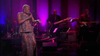 Angelique Kidjo sings Batonga Live