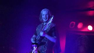 John 5 plays Michael Jackson's "Beat It" in Detroit