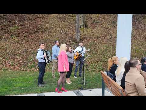 ansambel VIHARNIK na civilnem obredu poroke