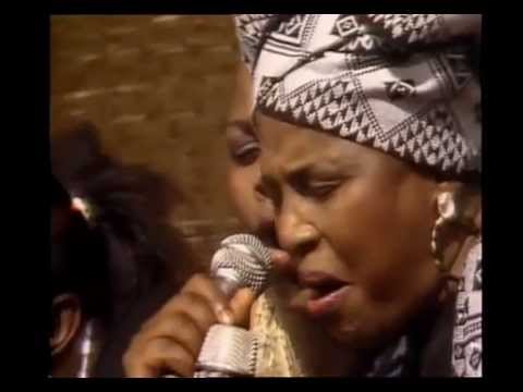 Miriam Makeba -    The Retreat Song (Jikele Maweni) LIVE Graceland Concert)
