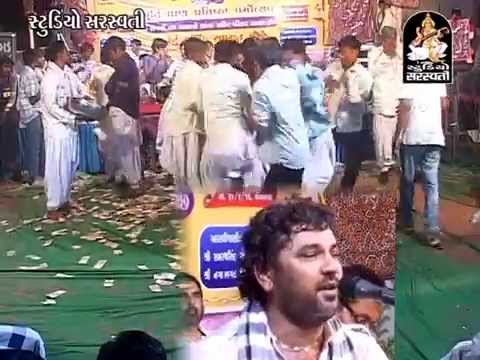 Mathe Matukadi Mahini | New Gujarati Live Bhajan | Dayaro | Kirtidan Gadhvi