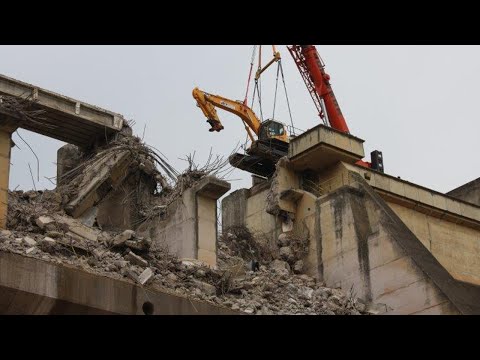 Amazing Dangerous Building Demolition Excavator Skill, Fastest Collapse Heavy Equipment Working