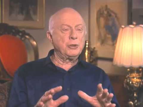 Norman Lloyd on the "Alfred HItchock Presents" and "Alfred Hitchock Hour" intros - EMMYTVLEGENDS.ORG